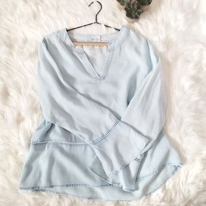 Beautiful light wash bell sleeves Top